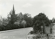 PB2572 De kerk van Geervliet, gezien vanaf de Langpoortstraat, 1974