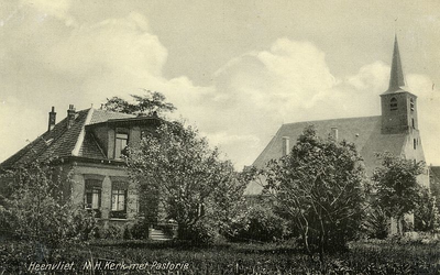 PB2706 De kerk en pastorie van Heenvliet, ca. 1936
