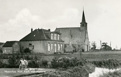 PB2707 De kerk en pastorie van Heenvliet, ca. 1936