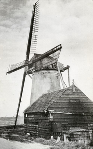 PB2715 De molen van Heenvliet, ca. 1970