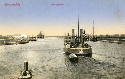 PB3064 Kijkje op het Kanaal door Voorne, met het marineschip Heimdall, 1916