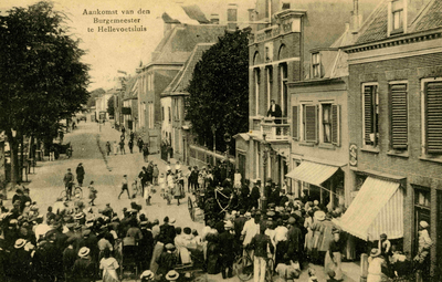 PB3100 Aankomst van de burgemeester bij het gemeentehuis langs het Baantje, ca. 1910