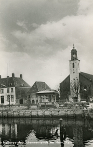 PB3117 Het Landshuis, de kerk en de muziektent, ca. 1950