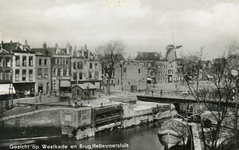 PB3211 Gezicht op de Westkade, de schutsluis, de burg en het politiebureau, ca. 1931