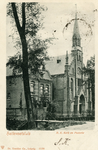 PB3319 De katholieke kerk met de pastorie, ca. 1901