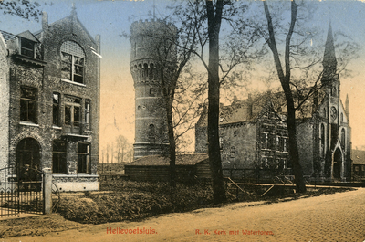 PB3321 De pastorie van de gereformeerde kerk, de watertoren en de katholieke kerk, ca. 1914