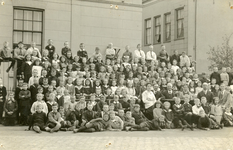 PB3349 Klassenfoto bij de Witte School, ca. 1910