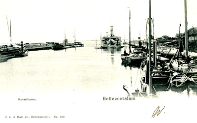 PB3460 Schepen liggen afgemeerd langs het Kanaal door Voorne, ca. 1904