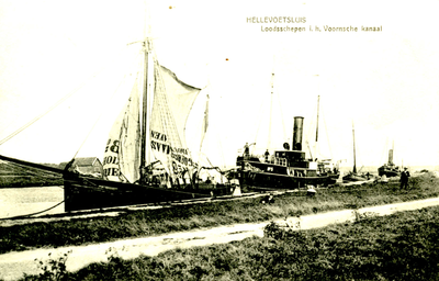 PB3462 Loodsschepen liggen afgemeerd langs het Kanaal door Voorne, ca. 1913