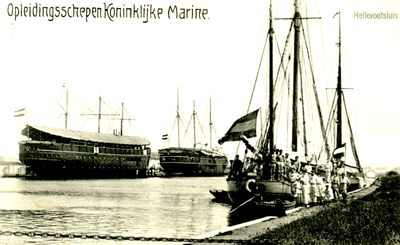 PB3470 Opleidingsschepen van de koninklijke marine: Hr. Ms. wachtschip Buffel en Hr. Ms. Wachtschip Van Galen in het ...