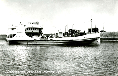 PB3473 De tramboot tussen Hellevoetsluis en Middelharnis: de Haringvliet, ca. 1967