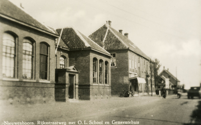 PB4038 School en gemeentehuis, ca. 1935