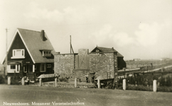 PB4044 Het oorlogsmonument langs de Rijksstraatweg, ca. 1950