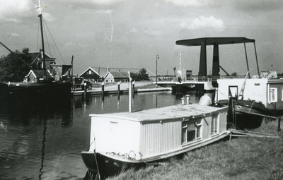 PB4102 Kijkje op de ophaalbrug bij de Vlotbrug, ca. 1950