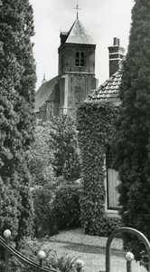 PB4106 Kijkje op de kerk, ca. 1950