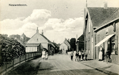 PB4164 Woningen langs de Rijksstraatweg, ca. 1916