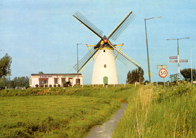 PB4194 De Molen Zeezicht langs de Rijksstraatweg in Nieuwenhoorn, 1974