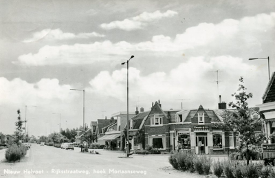 PB4442 Winkels bij de kruising van de Rijksstraatweg en de Moriaanseweg West, 1964