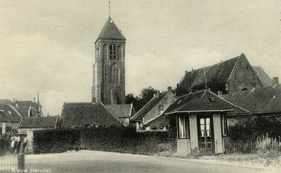 PB4525 Kijkje op de kerk van Nieuw-Helvoet, ca. 1930