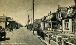 PB4622 Kijkje op de woningen en winkels langs de Moriaanseweg West, ca. 1920