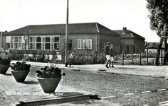 PB4656 School met de Bijbel 'Het Kompas' langs de Hoonaartstraat, 1974