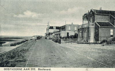 PB4804 Hotels Zee & Duin, Zeezicht en villa Johanna & Maria langs de Boulevard, ca. 1927
