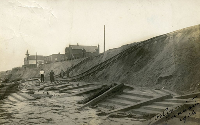 PB4808 Schade aan de Boulevard na een winterstorm, 16 januari 1916