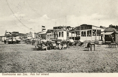 PB4827 Strandtenten op het strand, de hotels langs de Boulevard, ca. 1925
