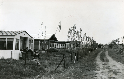 PB4861 Kampeerhuisjes op het Kruininger Gors, ca. 1936