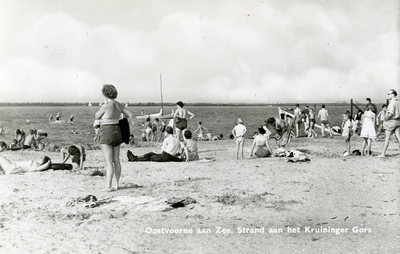 PB4874 Strandplezier op het strand van kampeercentrum Kruininger Gors, 1960