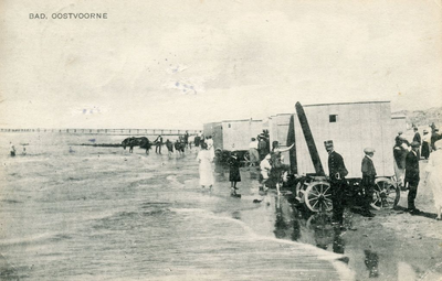 PB4889 Badkoetsjes op het strand van Oostvoorne, ca. 1923