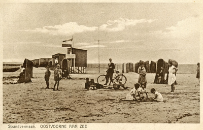 PB4891 Badgasten en strandstoelen op het strand van Oostvoorne, ca. 1932
