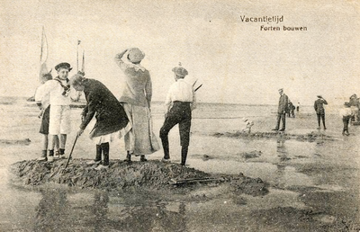 PB4916 Kinderen spelen op het strand, 1918