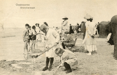 PB4917 Kinderen spelen op het strand, 1917