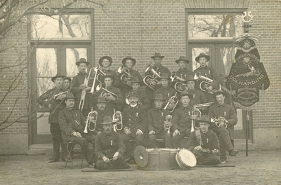 PB5031 Muziekvereniging Volharding, ca. 1912