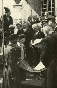 PB5032 Bezoek koningin Juliana aan Oostvoorne, 26 april 1951