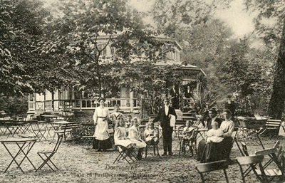 PB5144 In de tuin van Hotel Ons Genoegen, 1912