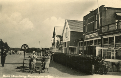 PB5165 Rechts café-restaurant Zeerust op de hoek van de Zeeweg en de Boulevard, ca. 1938