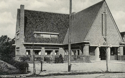 PB5421 Kijkje in de Stationsweg met het postkantoor, ca. 1936