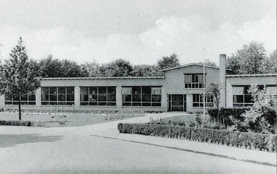 PB5428 Openbare Lagere School Mildenburgschool te Oostvoorne, geopend 3 april 1951, ca. 1955