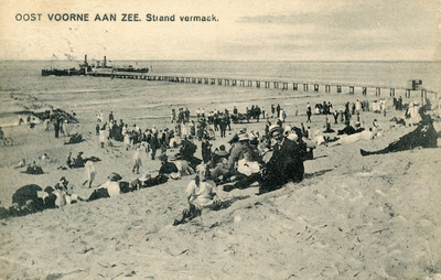 PB5456 Badgasten op het strand, De Maasnymph ligt aangemeerd aan het steiger, 1922