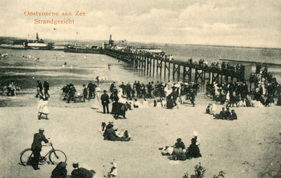 PB5462 Badgasten op het strand, De Maasnymph ligt aangemeerd aan het steiger, ca. 1920