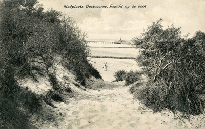 PB5468 Doorkijkje op het strand en het steiger vanaf de duinen, ca. 1922