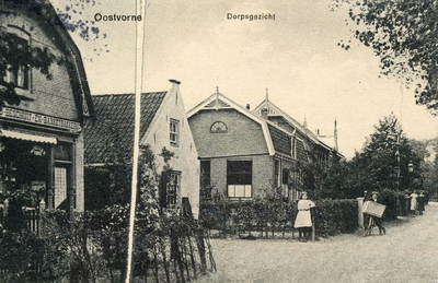PB5521 Kijkje in de Burgemeester Letteweg, met links een bakker, ca. 1916