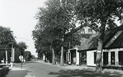 PB5623 Kijkje in de Burgemeester Letteweg, 1958