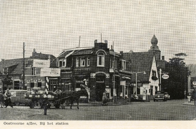 PB5715 Kijkje op de kruising van de Stationsweg en de Voorweg, ca. 1950