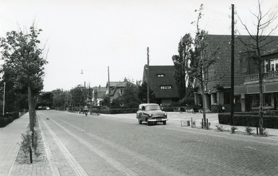 PB5737 Kijkje in de Stationsweg, ca. 1950