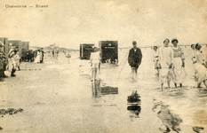 PB5886 Badkoetsjes van Ons Genoegen aan het strand, ca. 1914