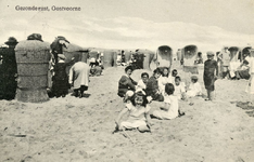 PB5887 Strand met badgasten en strandstoelen, ca. 1913