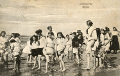PB5891 Kinderen spelen op het strand, 1917
